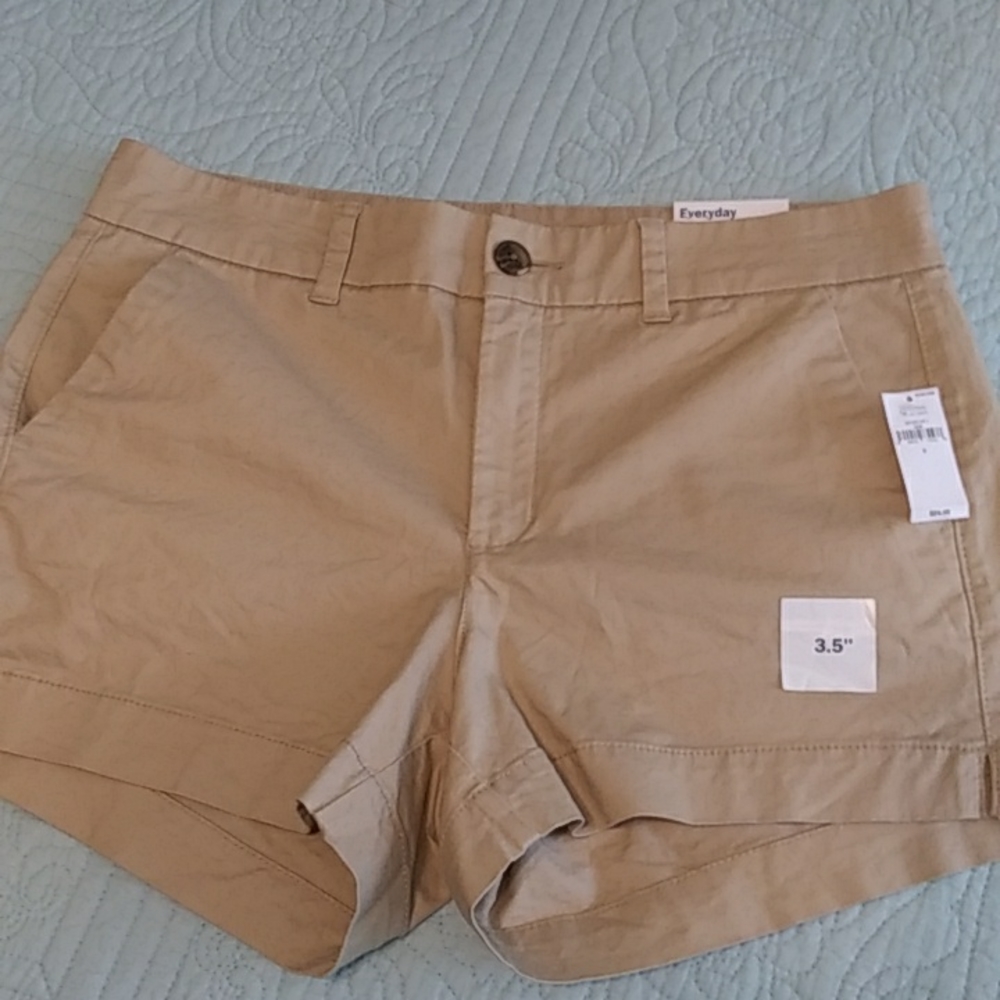Old Navy mid rise shorts, NWT